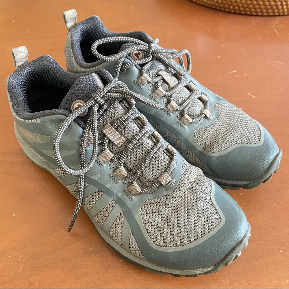 Merrill women’s hiking tennis shoes size 7
